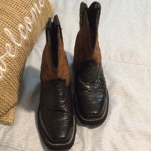 JUSTIN Gypsy Cowgirl Boots/ Black Ostrich Print/Tan Suede/ WM Size 5B.